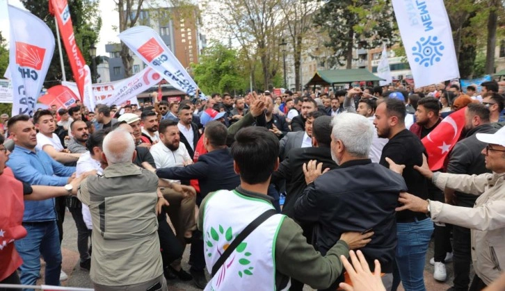 1 Mayıs kutlamalarında Memleket Partililer ile CHP'liler arasında kavga! Polis zor ayırdı