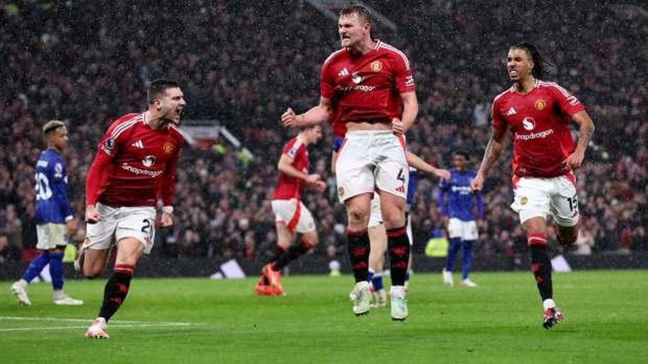 10 kişilik Manchester United, geriden gelip kazandı