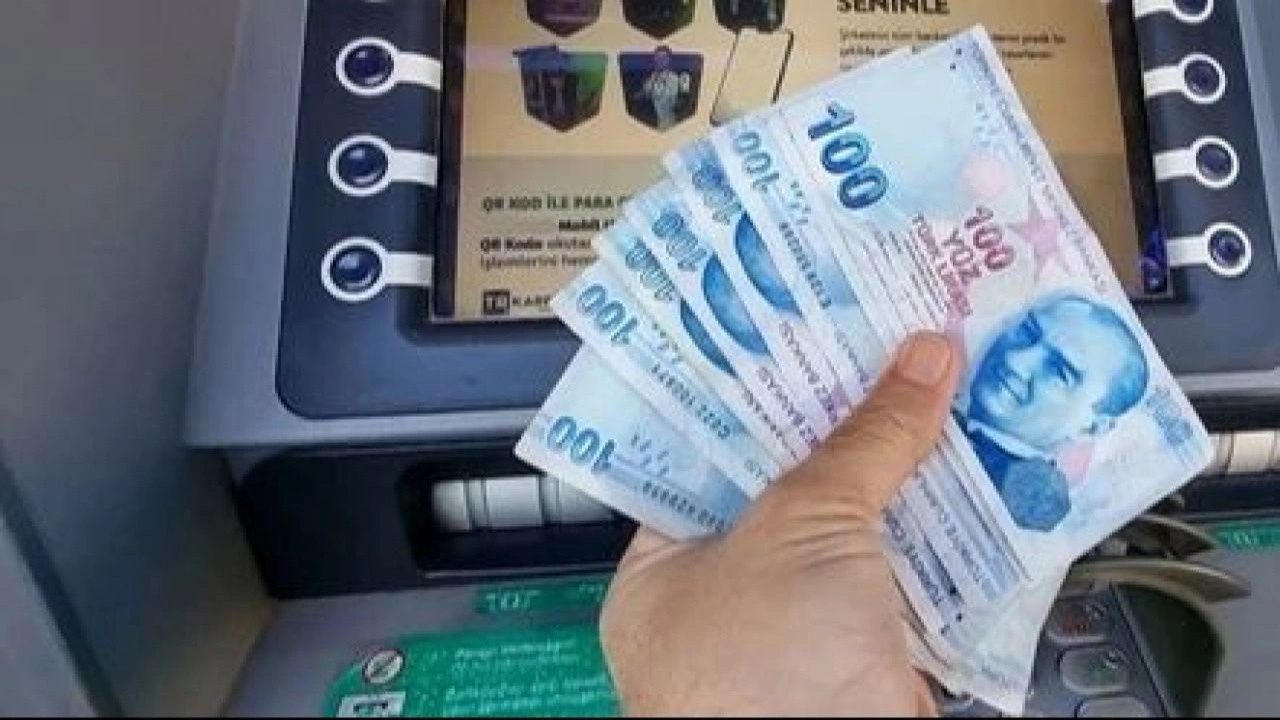 100 liralık banknot kalkıyor mu? ATM'ler köklü değişime hazırlanıyor