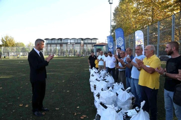 2 bin 700'den fazla malzemeyle amatör futbol kulüplerine destek oldular