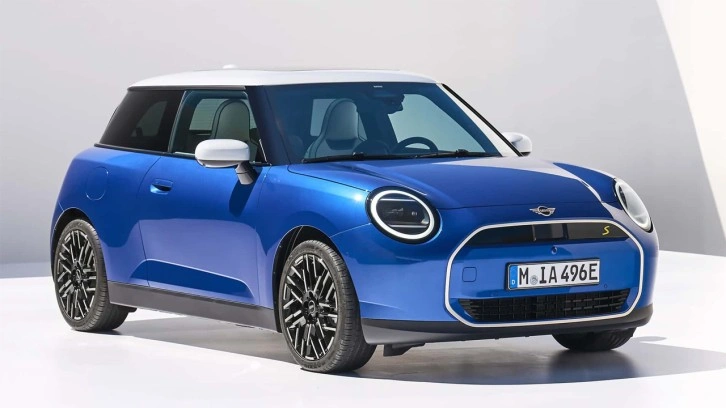 214 HP, 330 Nm tork ve 402 kilometre menzil: 2024 Mini Cooper EV tanıtıldı!