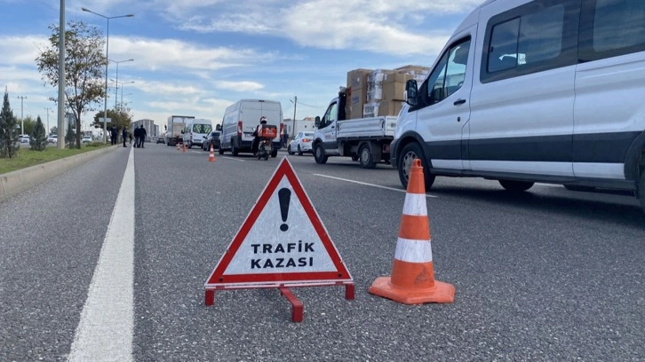 3 aracın karıştığı zincirleme trafik kazasında üç kişi yaralandı