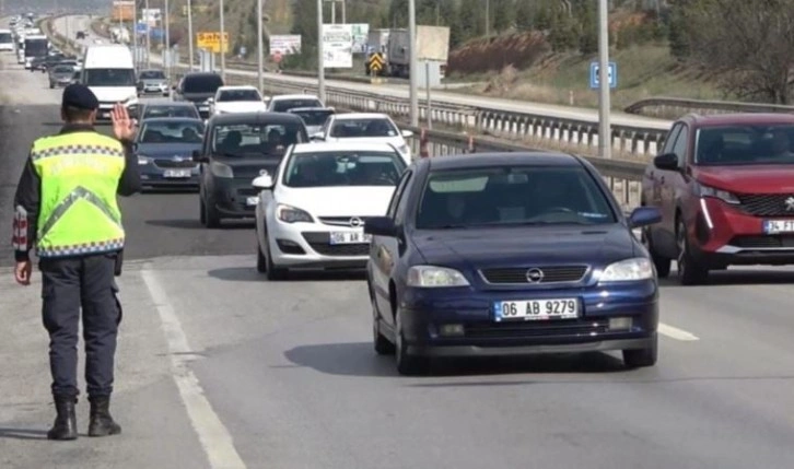 43 ilin geçiş güzergahında trafik yoğunluğu