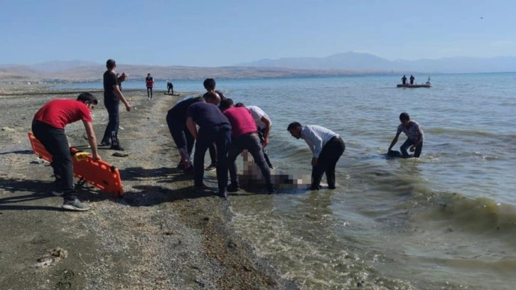 6 çocuk serinlemek için Van Gölü'ne girdi kahreden haber geldi boğulanlar var