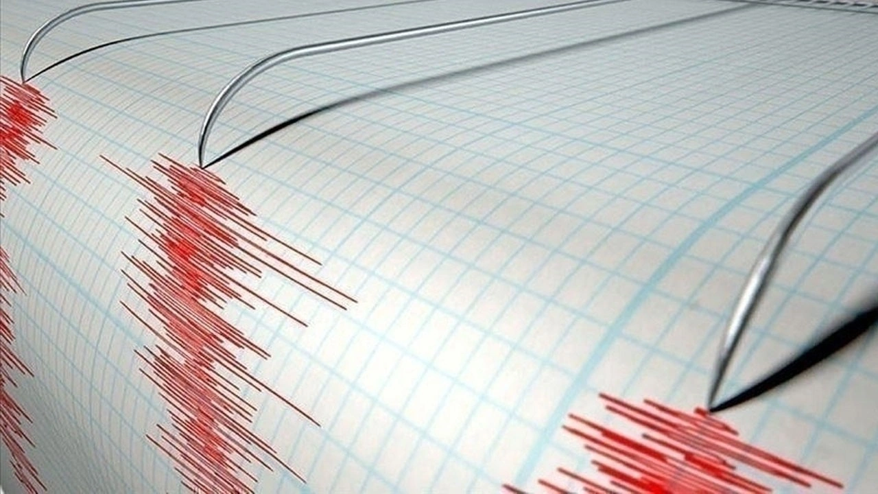 7,6 büyüklüğünde deprem oldu! Tsunami uyarısı yapıldı