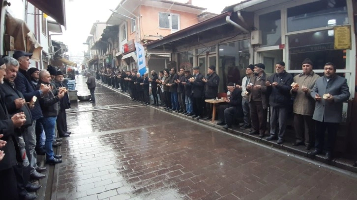 7 asırlık esnaf geleneği yağmurlu havaya rağmen sürdürdüler