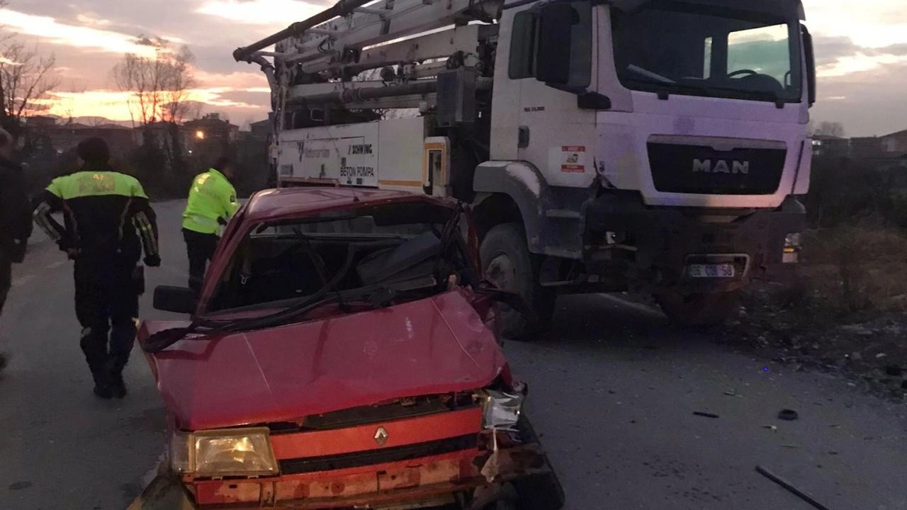 9 yaşında çocuğun kullandığı otomobille kamyon çarpıştı: 3'ü ağır 5 kişi yaralandı