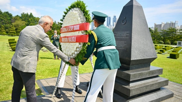 Abdulkadir Uraloğlu Busan'da yatan Kore şehitlerini ziyaret etti dayısı Kore gazisi çıktı