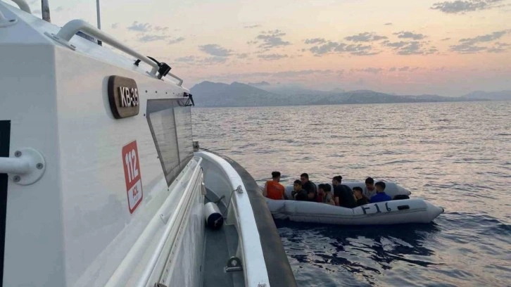 Adalar Denizi'nde 16 düzensiz göçmen kurtarıldı