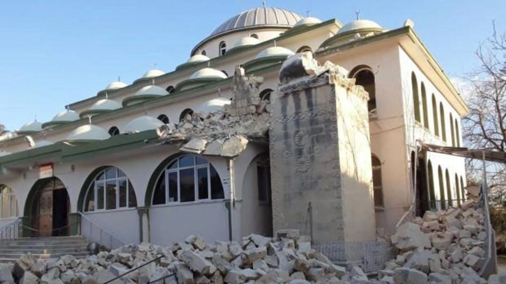 Adana'da 150 cami minaresi ağır hasar aldı: Yıkım başladı