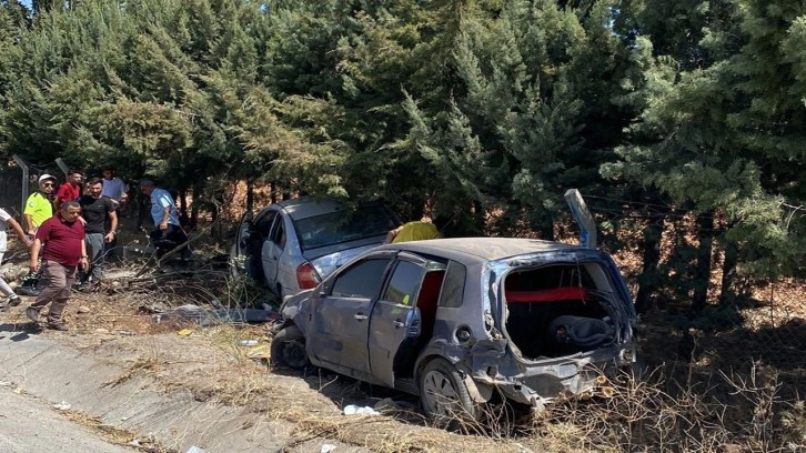 Adıyaman'da 2 otomobil ve tır birbirine girdi! Kazada 2 kişi yaralandı