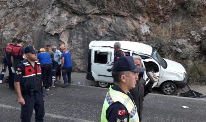 Adıyaman'da feci kaza... Hafif ticari araç ile motosiklet çarpıştı!