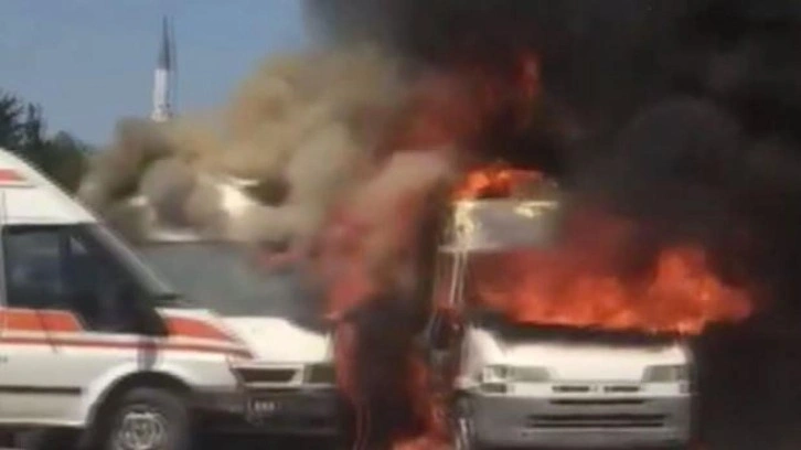 Adıyaman'da hastane otoparkındaki 2 ambulans yandı