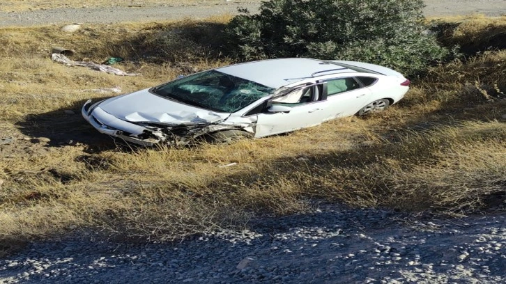 Adıyaman'da korkunç kaza! Tırla çarpışan otomobil şarampole yuvarlandı