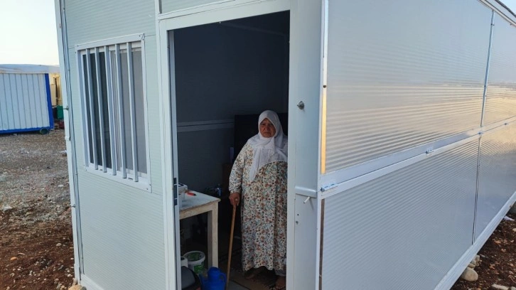Adıyaman'da yalnız yaşayan yaşlı kadın konteynerde karanlıkta kaldı