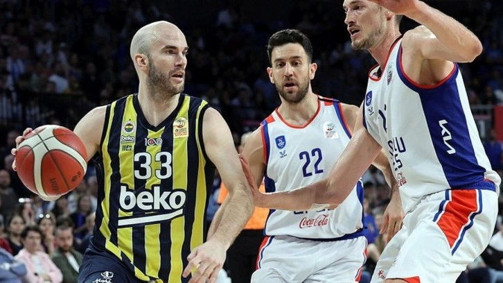 A.Efes-Fenerbahçe maçının hakemi Aytuğ Ekti, kariyerini sonlandırdığını duyurdu!