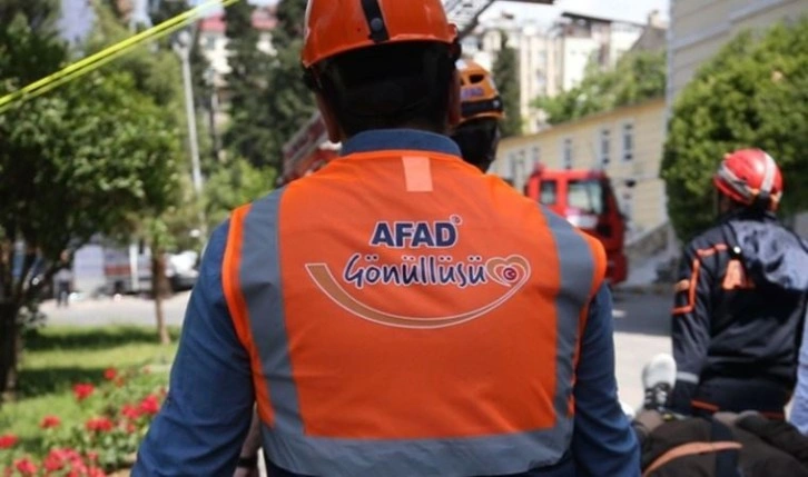 AFAD destek gönüllüleri saatlerce bekletilmiş! İYİ Partili Aytun Çıray 'skandal' diyerek p