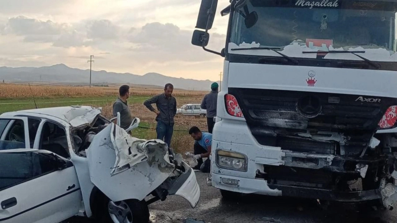 Afyonkarahisar'da feci kaza: 3 ölü, 1 yaralı