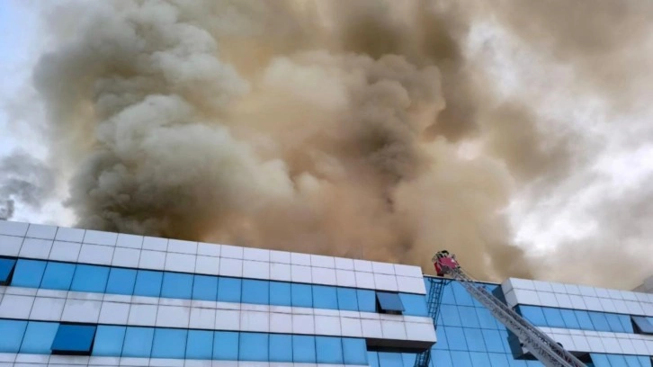 Afyonkarahisar'da termal otelde yangın: 6 kişi dumandan etkilendi