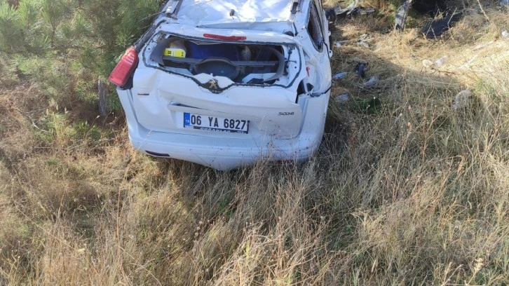 Afyonkarahisar’da iki otomobil çarpıştı, araçlarda bulunan 6 kişi yaralandı