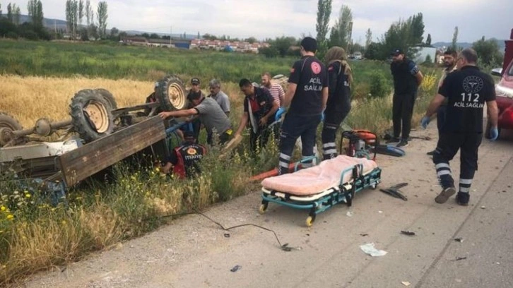 Afyonkarahisar'da otomobille patpat çarpıştı: 2 ölü 5 yaralı