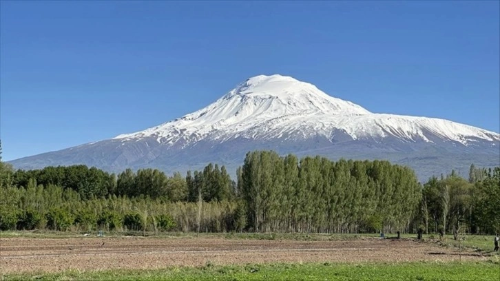 Ağrı dağı nerede, hangi şehirde? Ağrı dağı hangi illerden görülür? Ağrı dağı kaç metre?