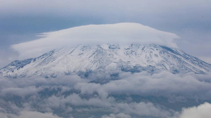 Ağrı ve Kars'a kar yağdı