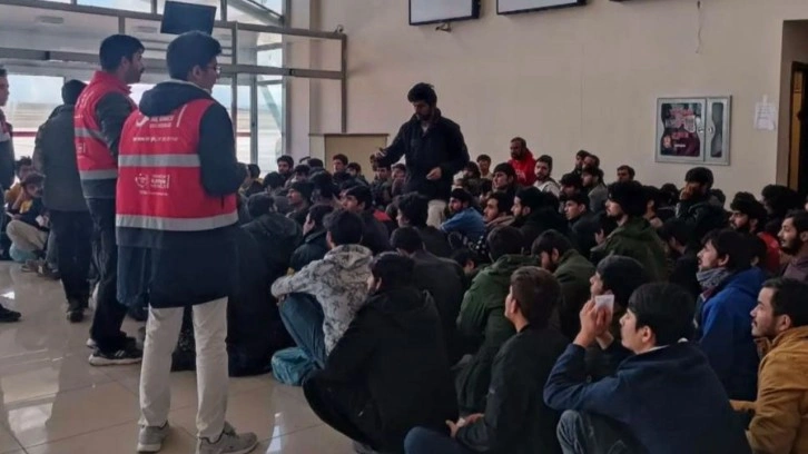 Ağrı'da 80 düzensiz göçmen yakalandı