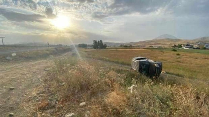 Ağrı’da kamyonet şarampole uçtu: 5 yaralı