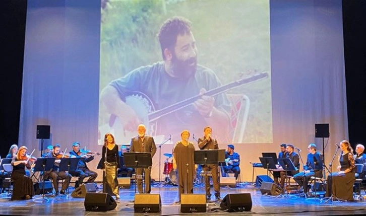 Ahmet Kaya AKM'de şarkılarıyla anıldı