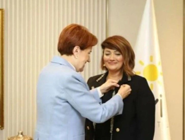 Ak Parti'den istifa eden Esra Yılmaz İyi Partiye katıldı! Rozetini Meral Akşener taktı