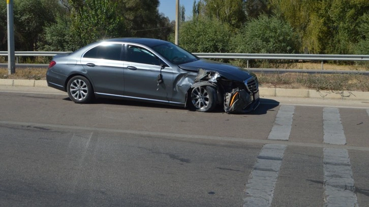 AK Partili vekil trafik kazası geçirdi! Otomobili traktörle çarpıştı