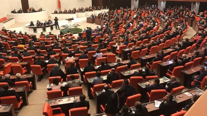 AK Parti'nin anayasa değişikliği için trafiği başlıyor! Önce CHP sonra HDP'ye gidecekler