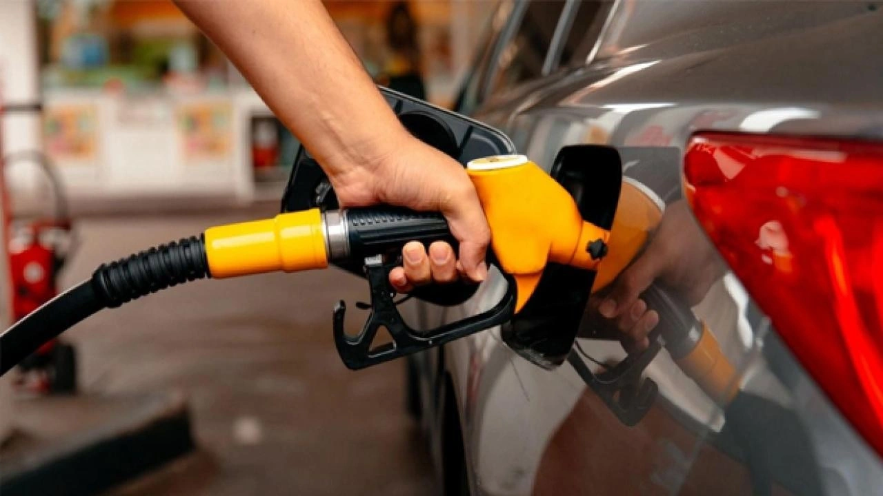 Akaryakıta zam pompaya yansıdı! Brent petrol ne kadar oldu? İşte güncel fiyatlar