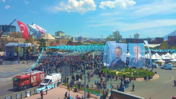 Akeşener'e soğuk duş: Miting alanı yine boş kaldı