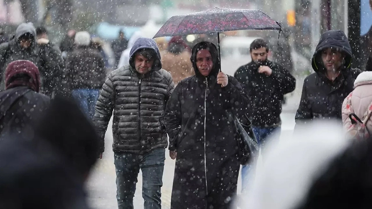 AKOM saat verdi: İstanbul’da 7 ilçe için sarı kodlu kar alarmı!