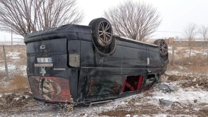 Aksaray'da minibüs devrildi: 4'ü çocuk 7 yaralı