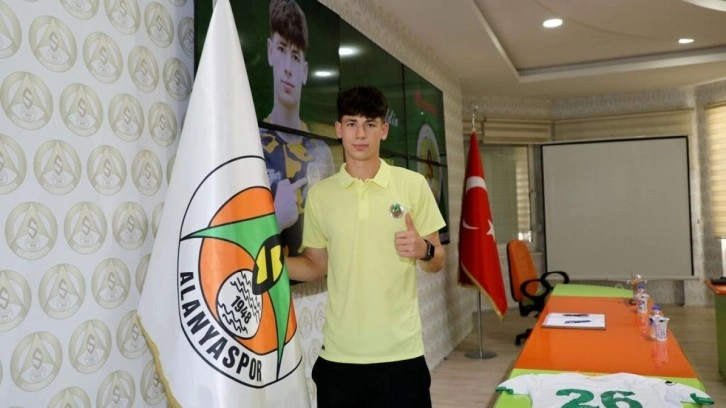 Alanyaspor'a 19'luk orta saha! 5 yıllık imza...