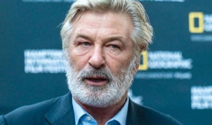 Alec Baldwin’e yönelik taksirle öldürme suçlaması düşürüldü