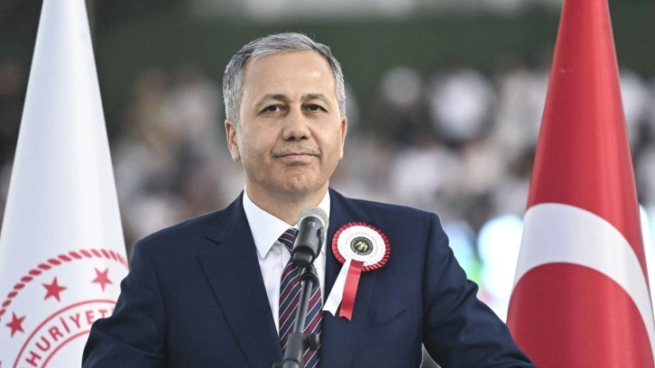 Ali Yerlikaya açıkladı: 50 göçmen kaçakçılığı organizatörü yakalandı