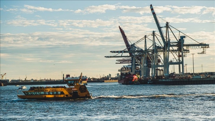 Almanya'dan Hamburg Limanı hissesinin Cosco'ya satışına onay