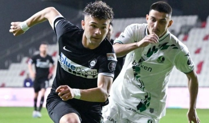 Altay 10 kişi kalan Sakaryaspor'a acımadı