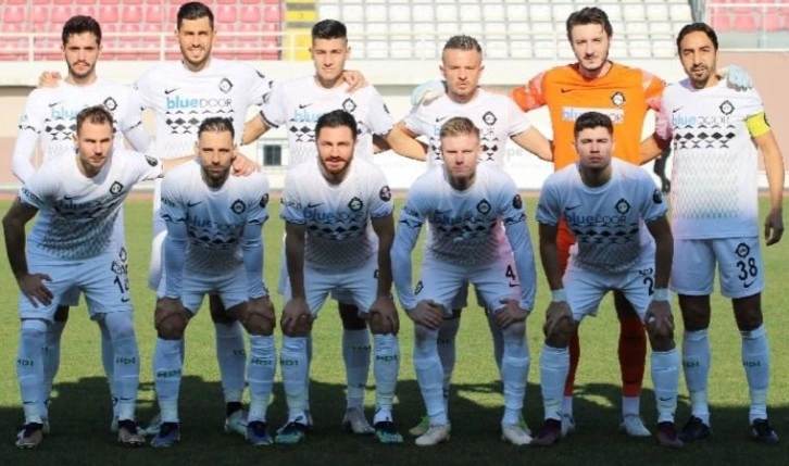 Altay’da oyuncular alacakları için kulübe ihtar çekti!