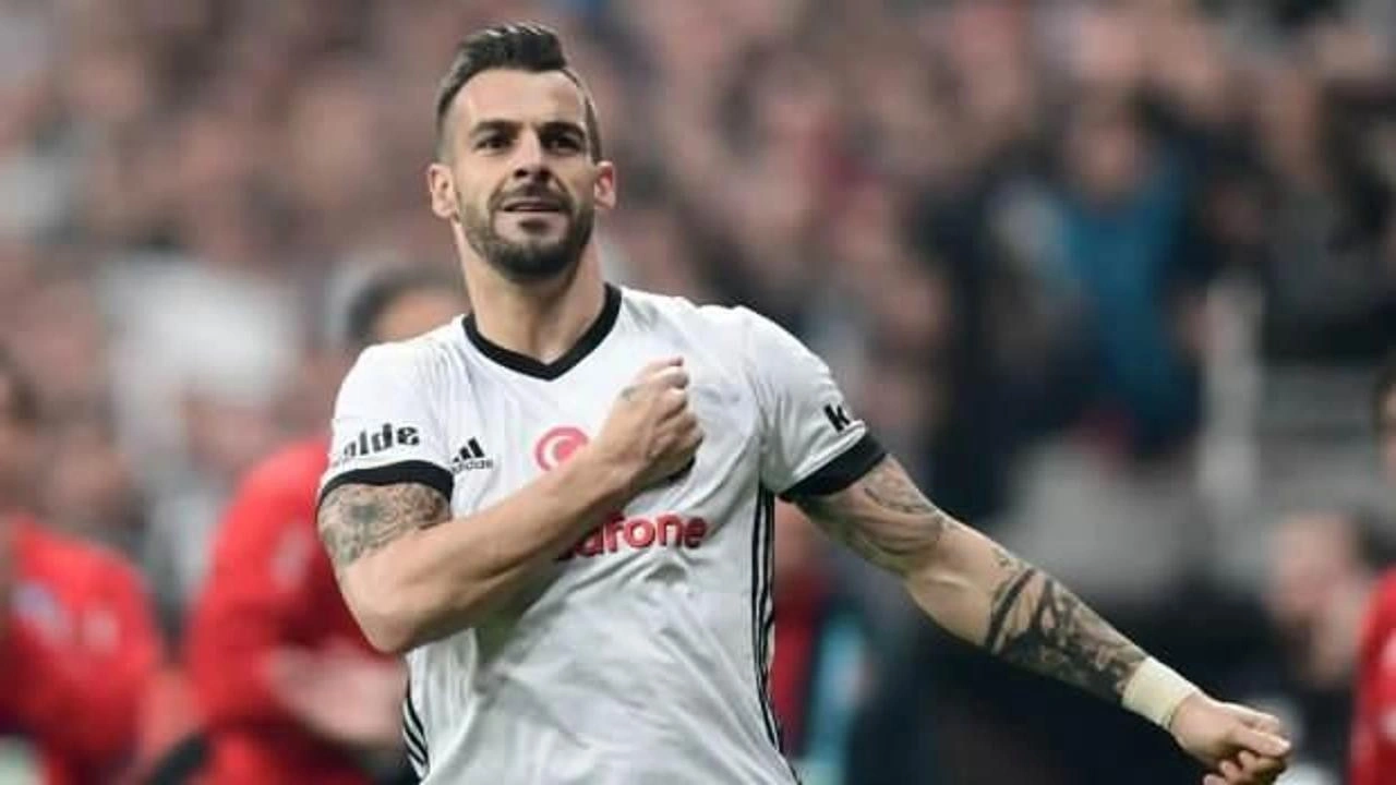 Alvaro Negredo futbolu bıraktığını açıkladı