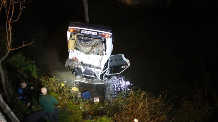 Amasya’da otomobil köprüden Yeşilırmak Nehri’ne uçtu: 1 ölü