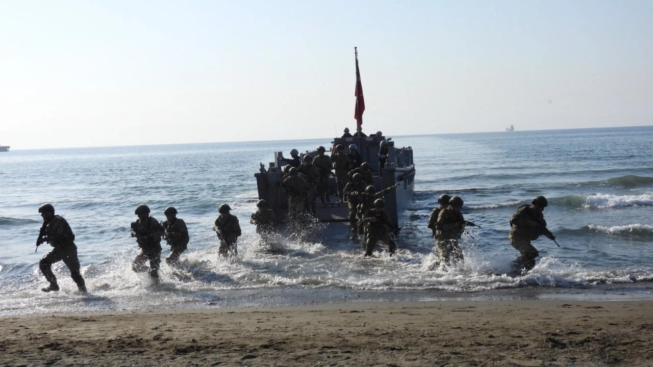 Amfibi deniz piyadeleri İskenderun’da eğitim yaptı