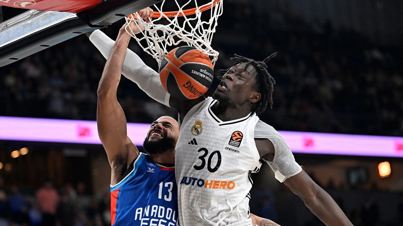 Anadolu Efes deplasmanda Real Madrid"i devirdi