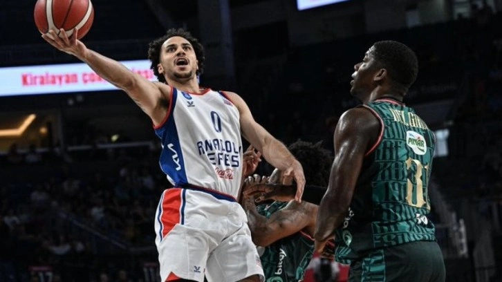 Anadolu Efes şampiyonluğa bir adım daha yaklaştı