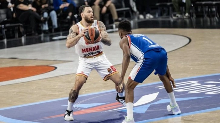 Anadolu Efes sezonu 17 galibiyetle tamamladı!