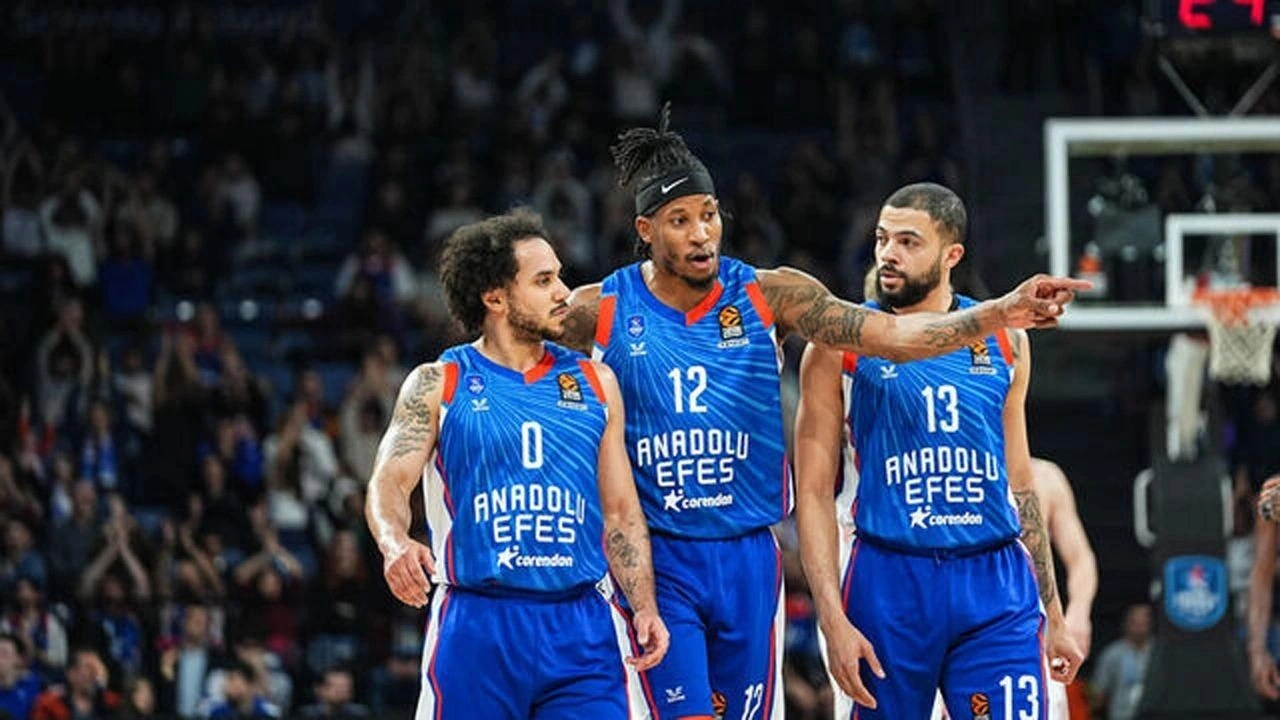 Anadolu Efes yarın Baskonia'ya konuk olacak